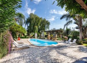 piscina il giardino dei flintstones